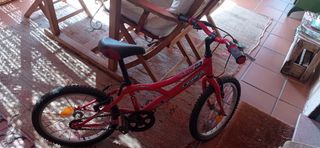 Bicicleta  Orbea de color rojo para niñ@s