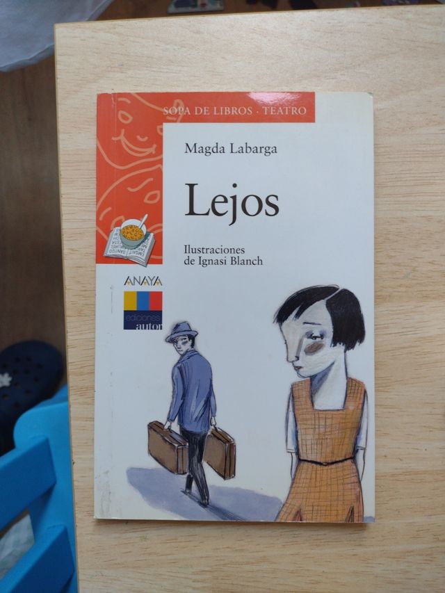 Lejos. Teatro, diálogos. Sopa De Libros / Books.