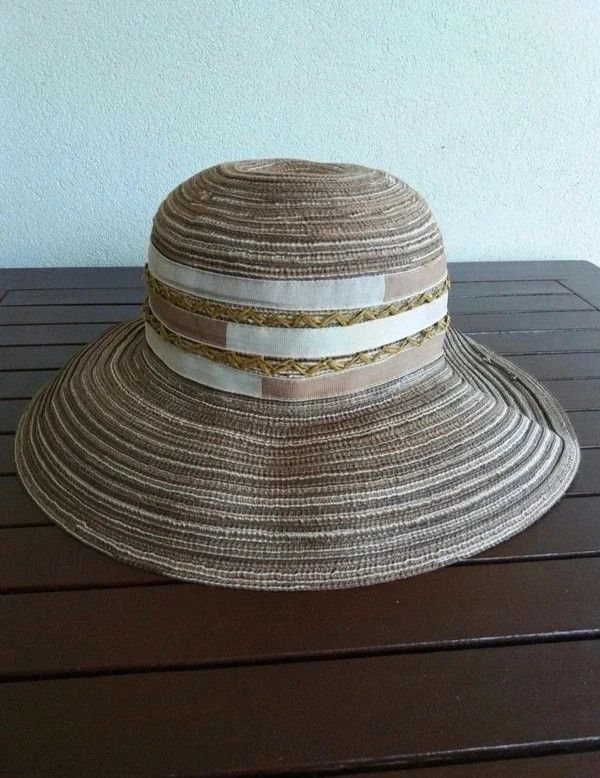 Cappello estivo beige-marrone