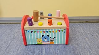 Martillo de madera infantil