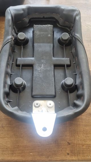 Asiento trasero moto cuero negro