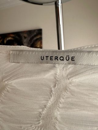 Blusa Uterqüe blanco roto fruncida