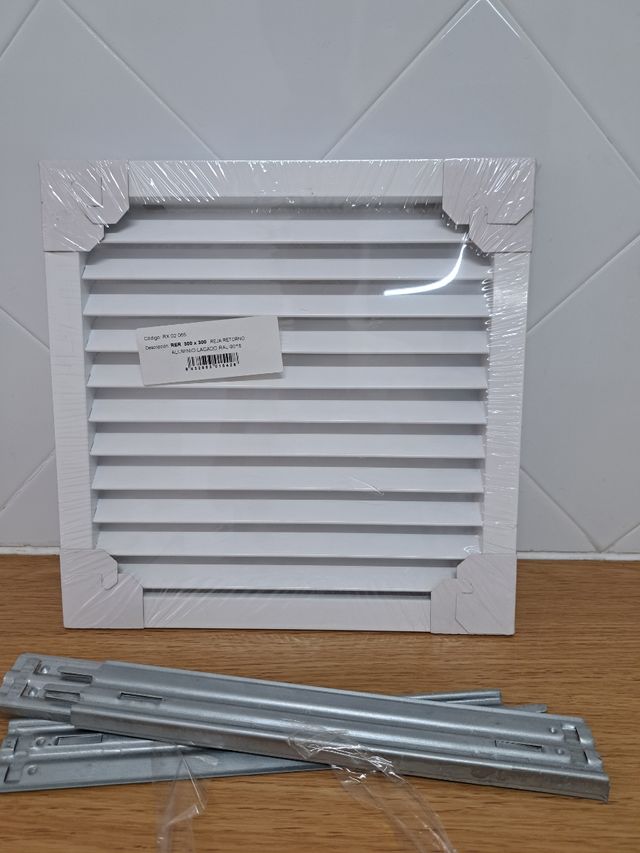 Rejilla de retorno 30x30cm +  fijaciones