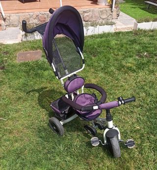 Triciclo infantil con capota