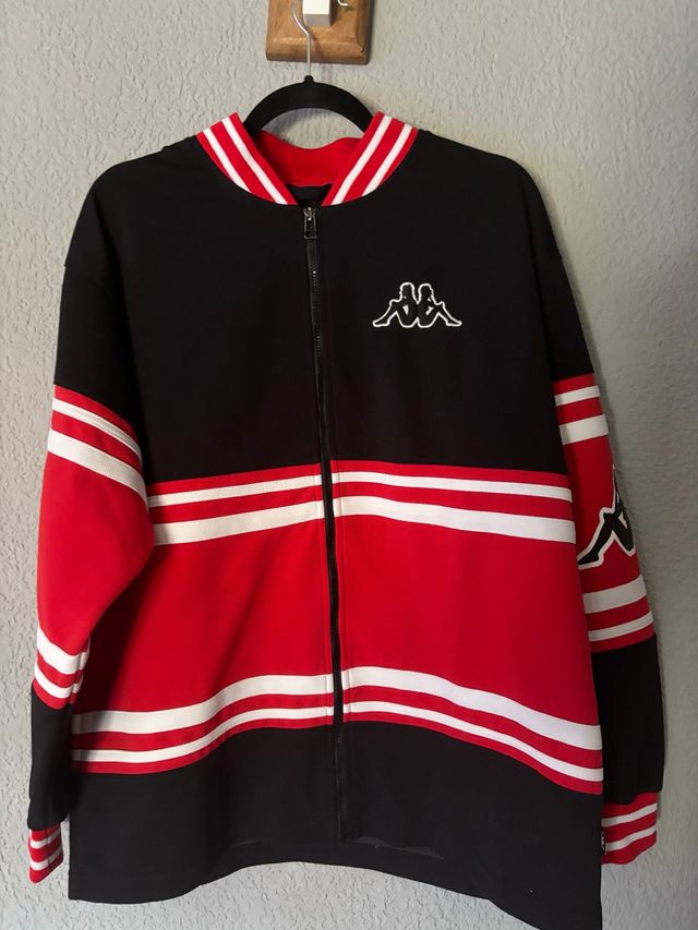 Chaqueta Kappa bomber negra y roja