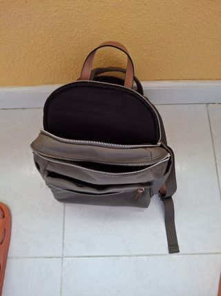 Mochila pequeña muy amplia y versatil