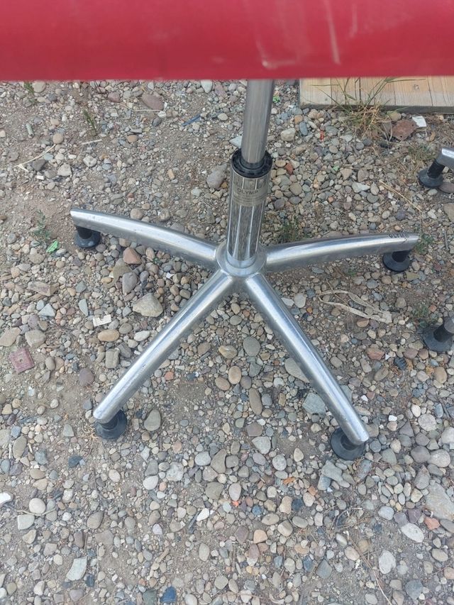 2 Sillas oficina giratorias rojas