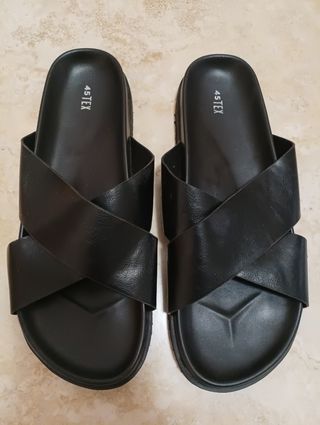 Chanclas TEX negras pone 45 pero dan talla 44