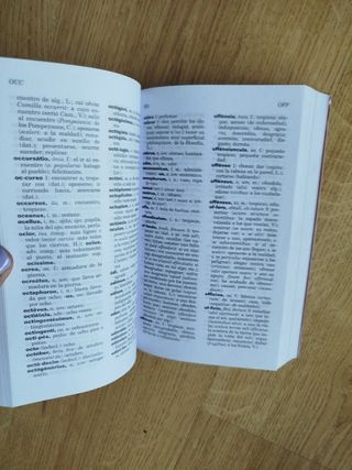 Diccionario Esencial Latino. Latino-Español/ Es...
