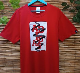 Camiseta Adidas roja estampada