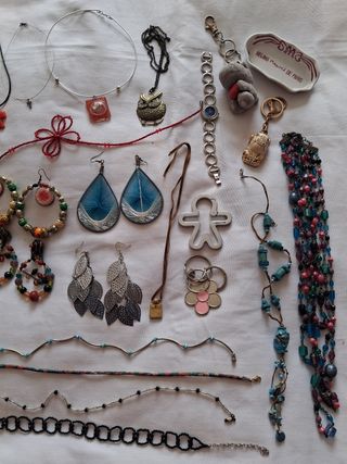 Lote de bisutería multicolor