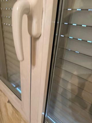 Ventanas Aluminio blancas en perfecto estado. 