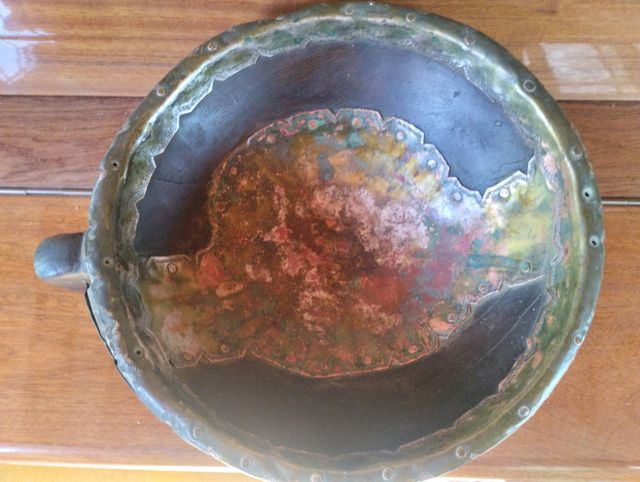 Cuenco de madera y con incrustaciones