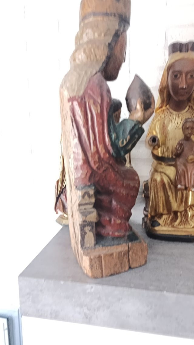 Vergine romanica policroma