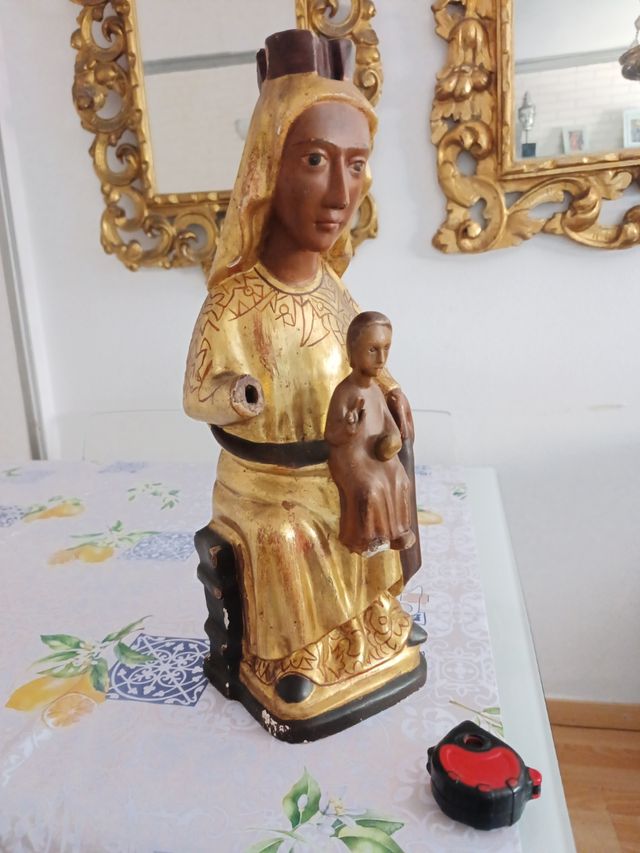 Madonna col Bambino in stile romanico policromo