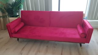 Sofá cama rojo terciopelo