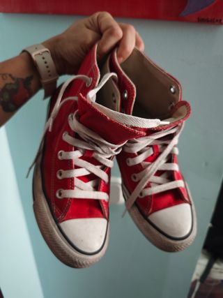 Converse rojas altas usadas