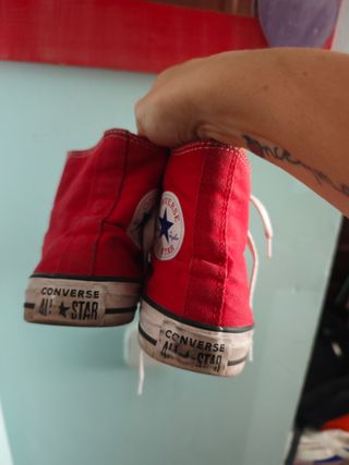 Converse rojas altas usadas