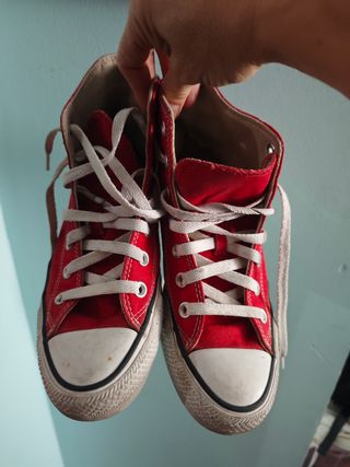 Converse rojas altas usadas