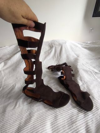 Sandalias romanas Mustang marrón