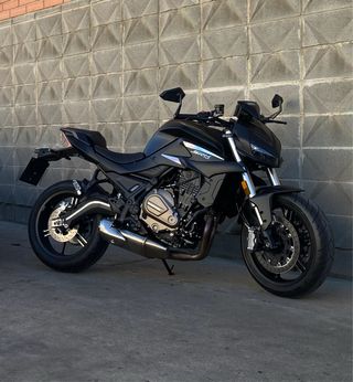 Moto SRK 700 limitada A2