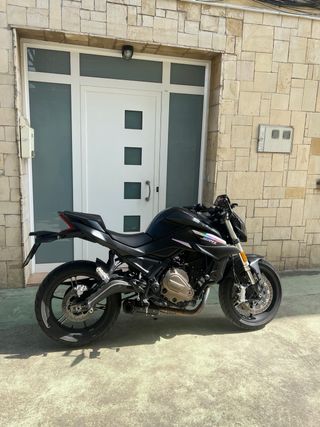 Moto SRK 700 limitada A2