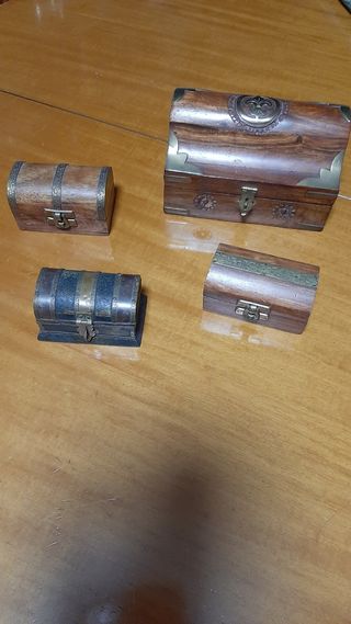 4 Mini baúles madera tallada