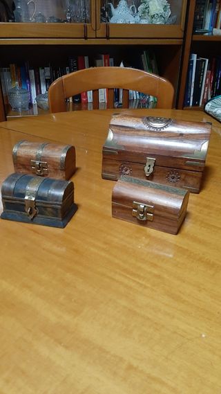 4 Mini baúles madera tallada