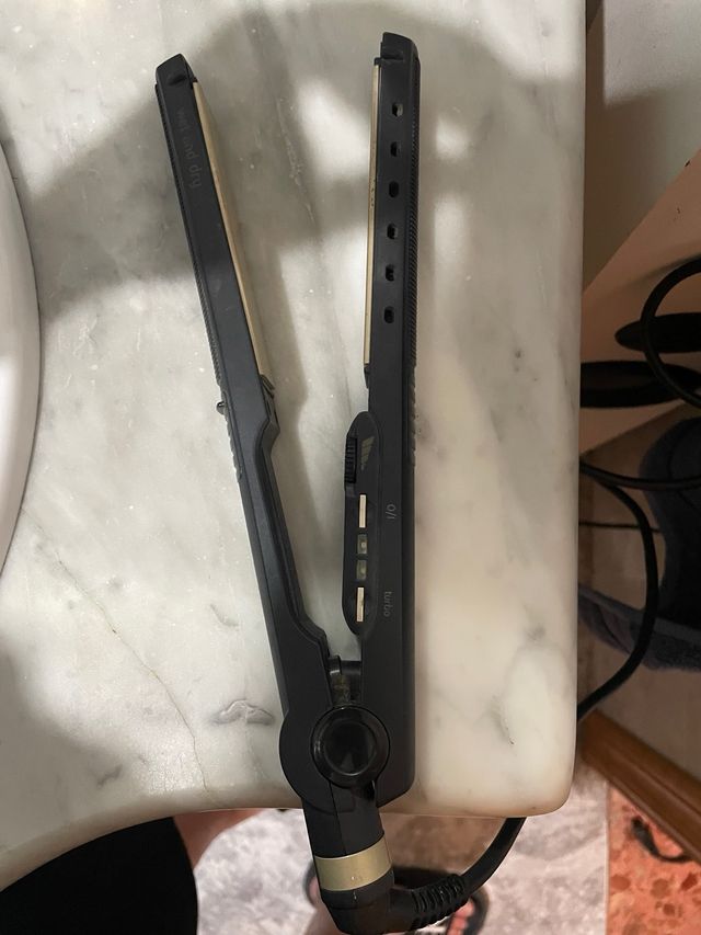 Plancha Babyliss pelo - negra y dorada