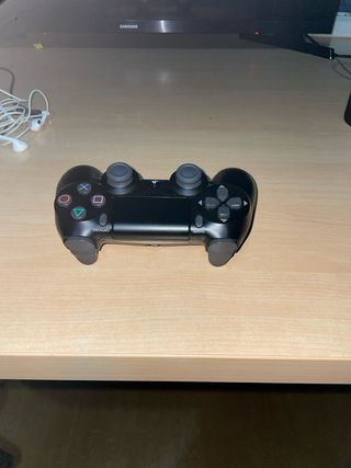 PS4 (PlayStation 4 slim nera)