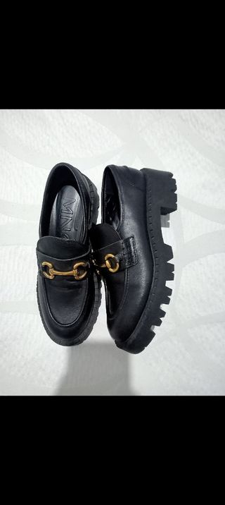 Mocasines negros de chica