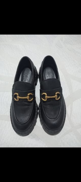 Mocasines negros de chica