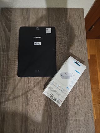 Tablet Samsung Galaxy Tab S2 negra + cargador
