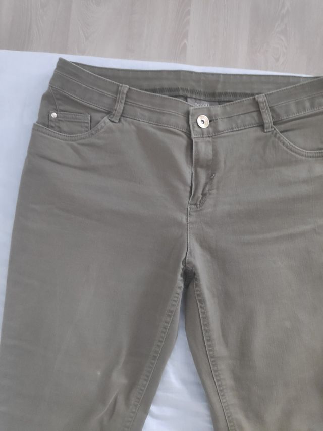 Vaqueros verde oliva hombre.