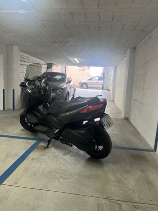 Yamaha X-Max 300cc