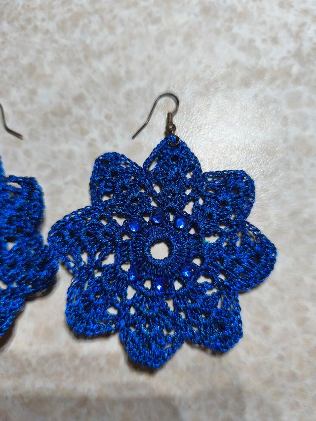 Orecchini a fiore blu