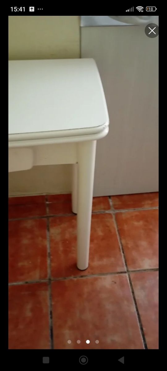 Mesa abatible blanca pequeña