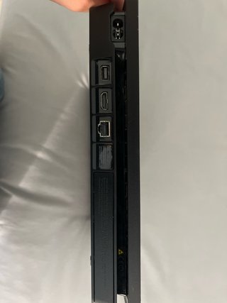 PS4 Slim 1TB + 3 Juegos