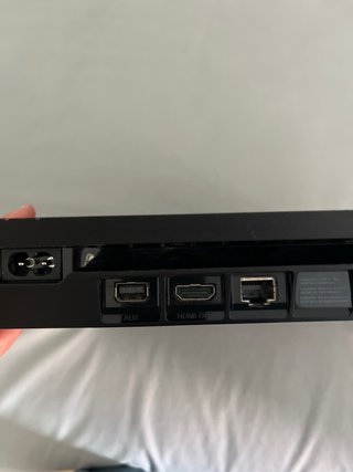 PS4 Slim 1TB + 3 Juegos
