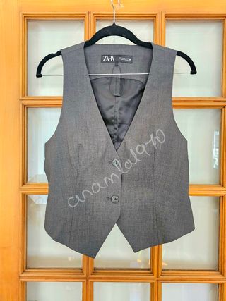 Chaleco hebilla espalda gris zara