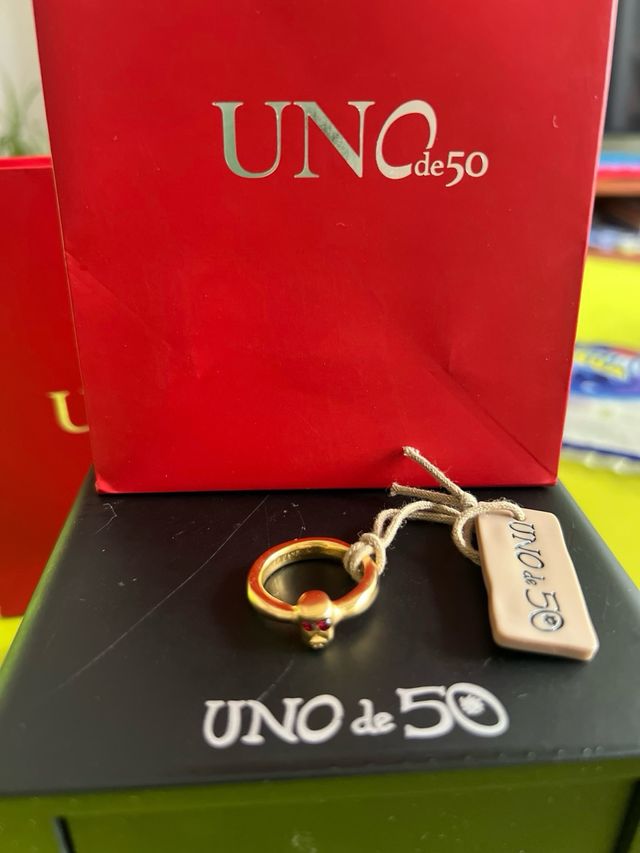 Anillo UNOde50 Calavera Dorado