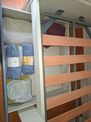 PRECIO NEGOCIABLE  Literas juveniles - Cama alta y