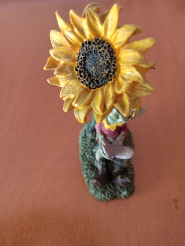Soprammobile folletto e girasole