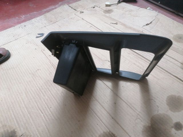 Smontaggio Ford Fiesta Mk3 (1990) Cornice radio