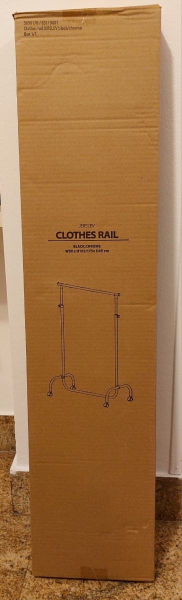 Appendiabiti portatile con ruote