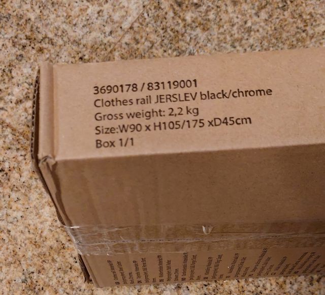 Appendiabiti portatile con ruote