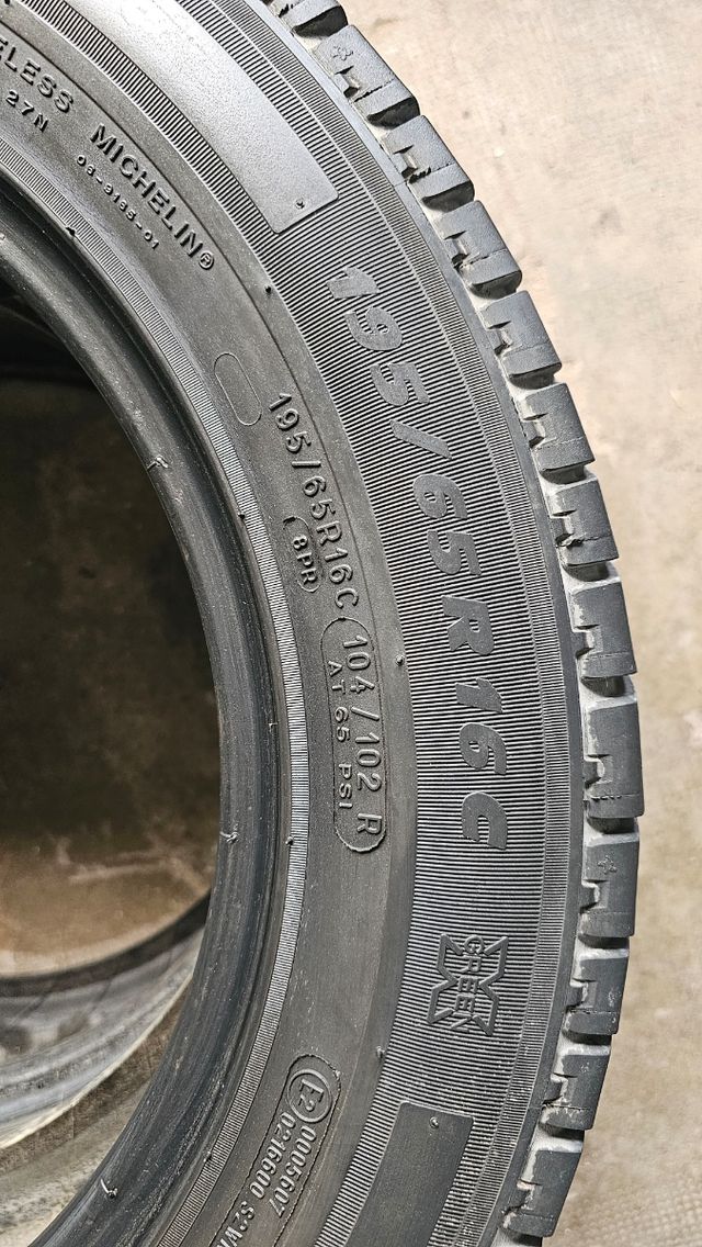 Neumáticos furgo 195 65 16 C Michelin