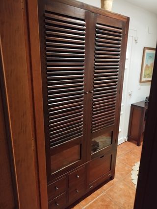 Conjunto de muebles  macizos, de calidad