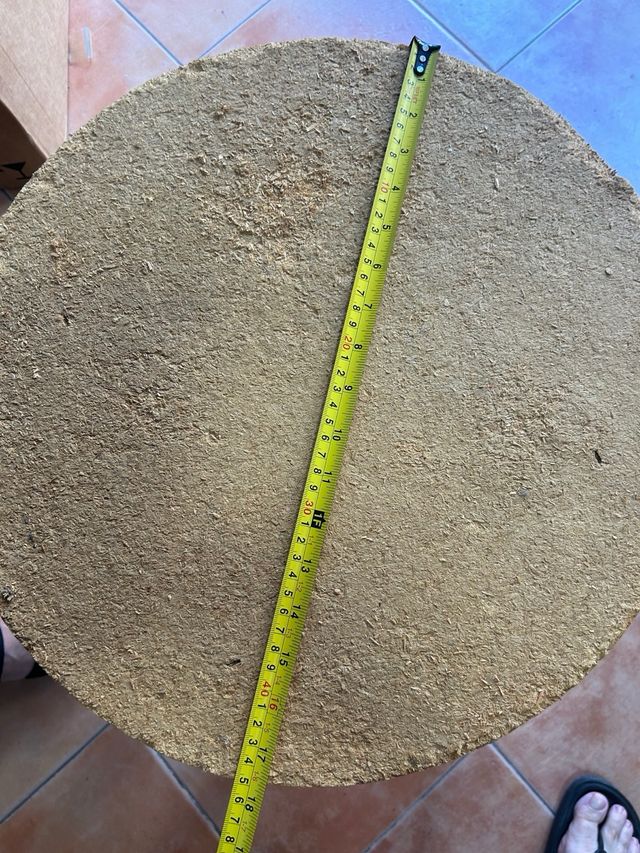 Mesa redonda de madera