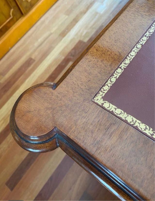 Escritorio clásico madera y cuero
